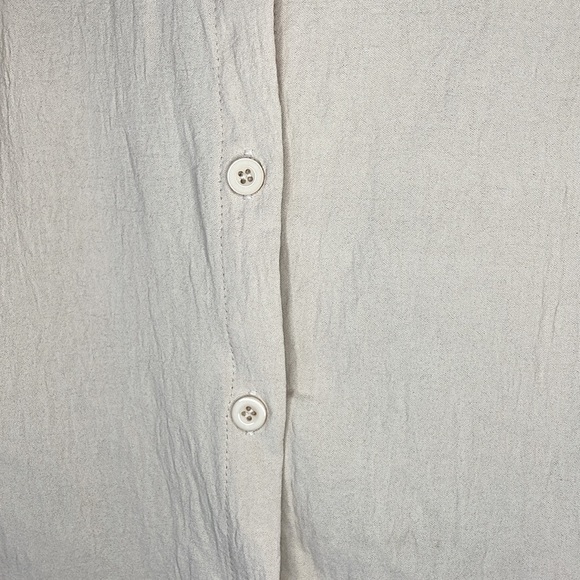 B BRAND CREAMY BEIGE 3/4 SLEEVE SIDE SCRUNCH COLLARED SHIRT, M - Picture 5 of 8